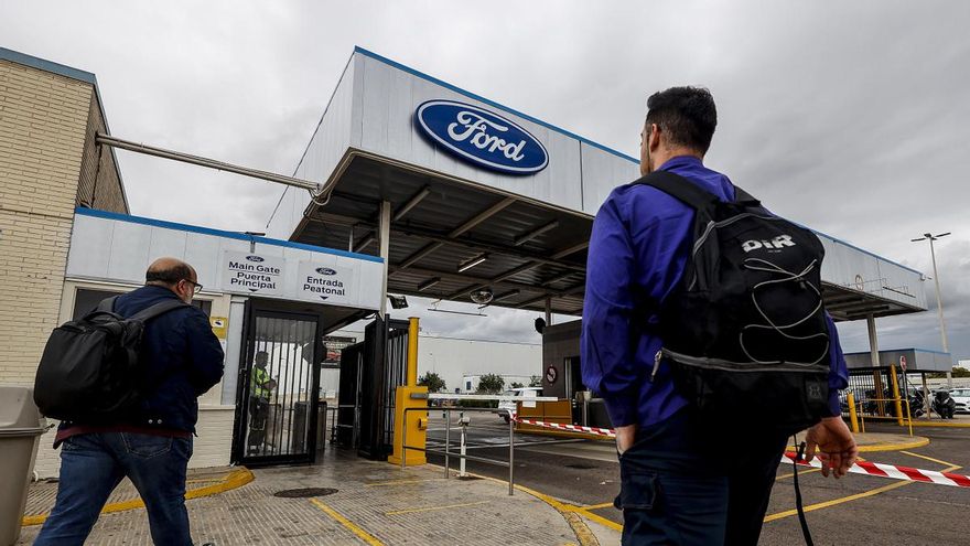 Ford Almussafes acepta reducir el ERE a 626 empleados y negociar otro temporal para los 996 restantes