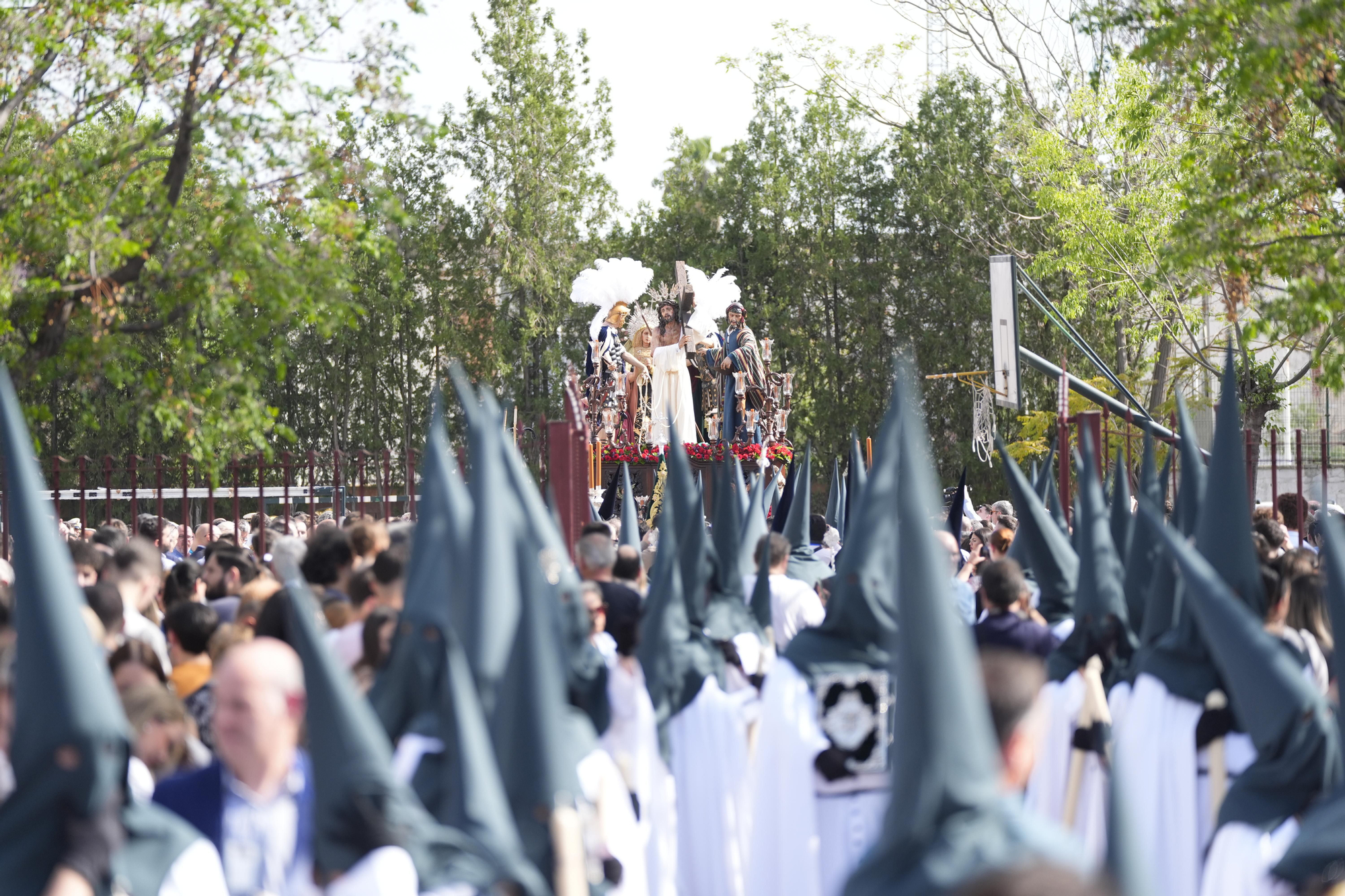 Día histórico en las Tres Mil Viviendas: primera salida procesional de la Hermandad de Bendición y Esperanza