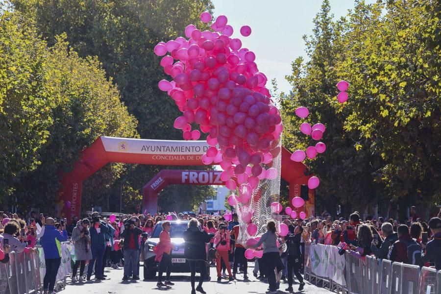 Marcha rosa y solidaria en la Carrera de la Mujer de este año en León capital.