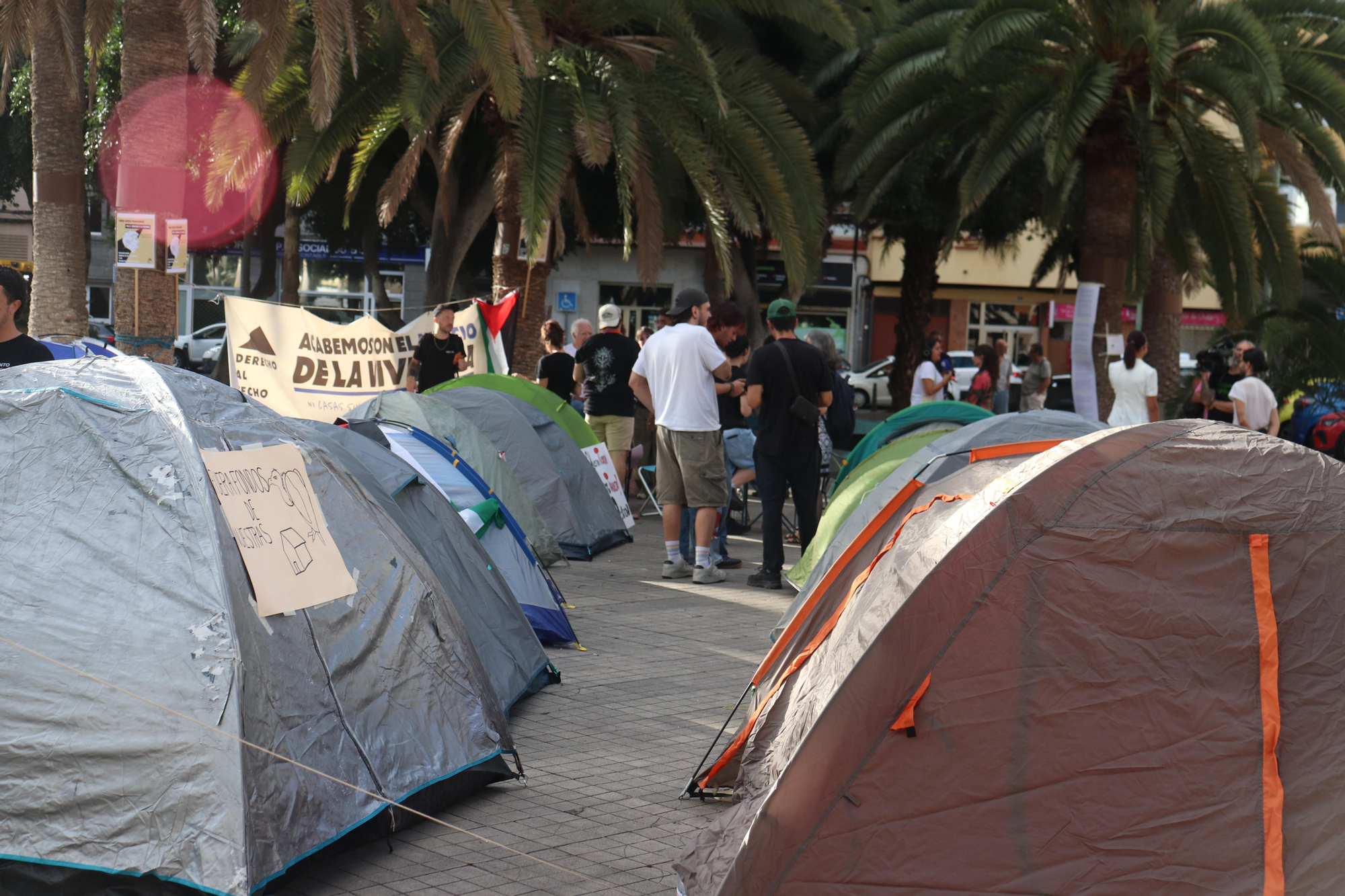 Casetas en la Plaza de la Feria (Las Palmas de Gran Canaria), en la acampada por el derecho a la vivienda