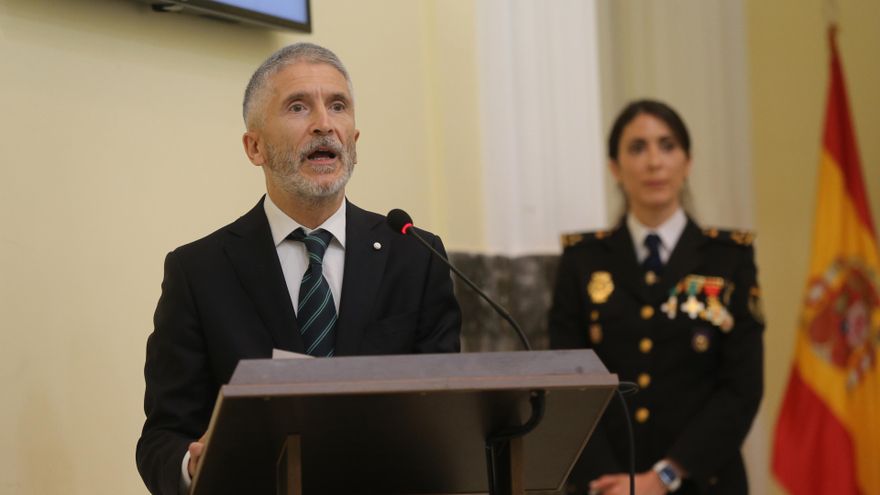 Archivo - El ministro del Interior, Fernando Grande-Marlaska, interviene en el acto de jura de la XXII Promoción de ascenso a la categoría de Comisario Principal de la Policía Nacional