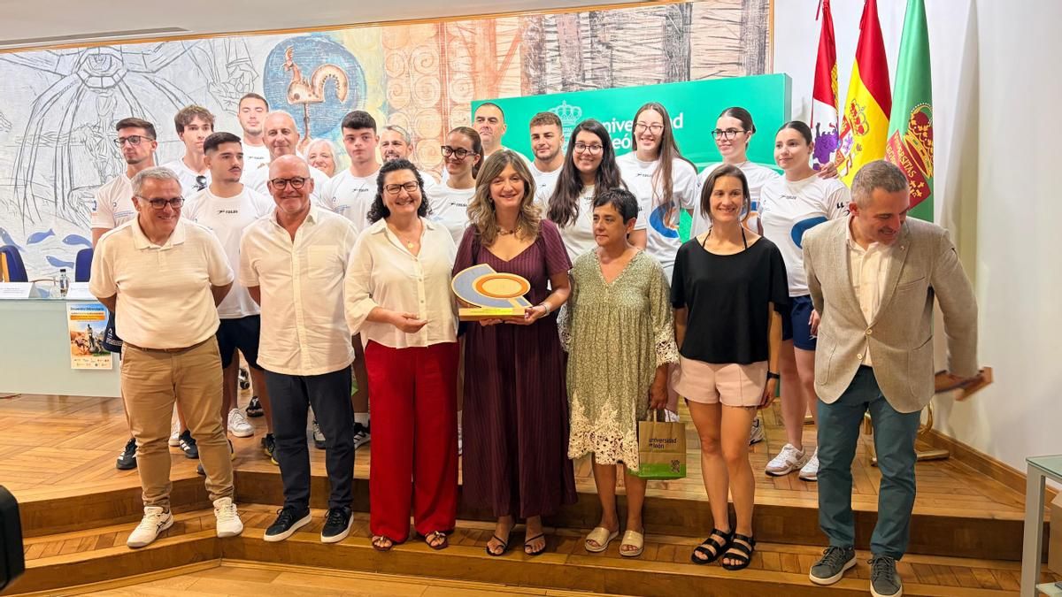 Las luchas leonesa y canaria estrechan lazos con un novedoso encuentro interuniversitario en León