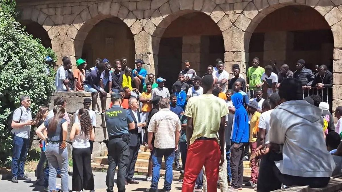 Ofensiva del Gobierno de Aragón contra los hoteles que acogen migrantes: revoca su licencia y les deja así sin otros clientes