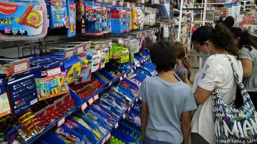 Oficializaron la canasta escolar: incluye 316 productos para la vuelta a clases