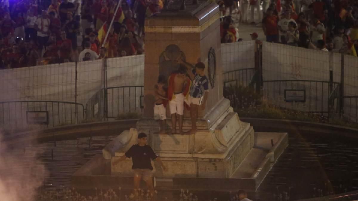 La celebración de los cordobeses en Las Tendillas tras el triunfo de España, en imágenes