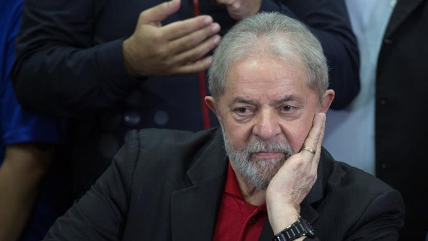 El juez Moro ordena el ingreso inmediato en prisión de Lula