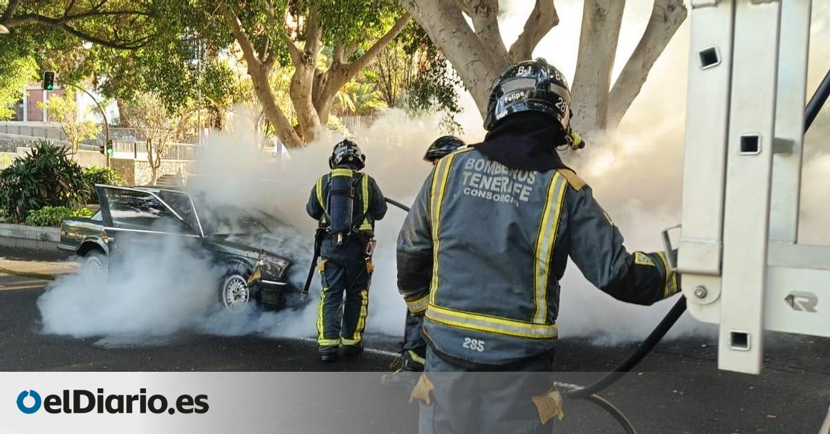Arde un vehículo en plena vía en Santa Cruz de Tenerife