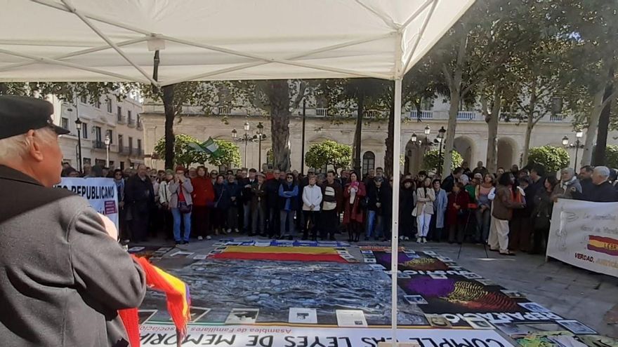 El PP quita el dinero para la mayor fosa común de Sevilla porque "ahora no hace falta" y lo necesita para obras urgentes