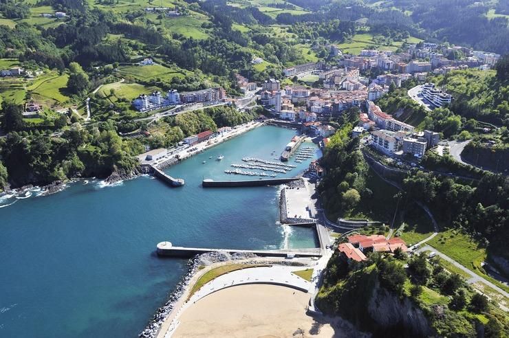 Vista aérea del puerto de Mutriku en mayo de 2013