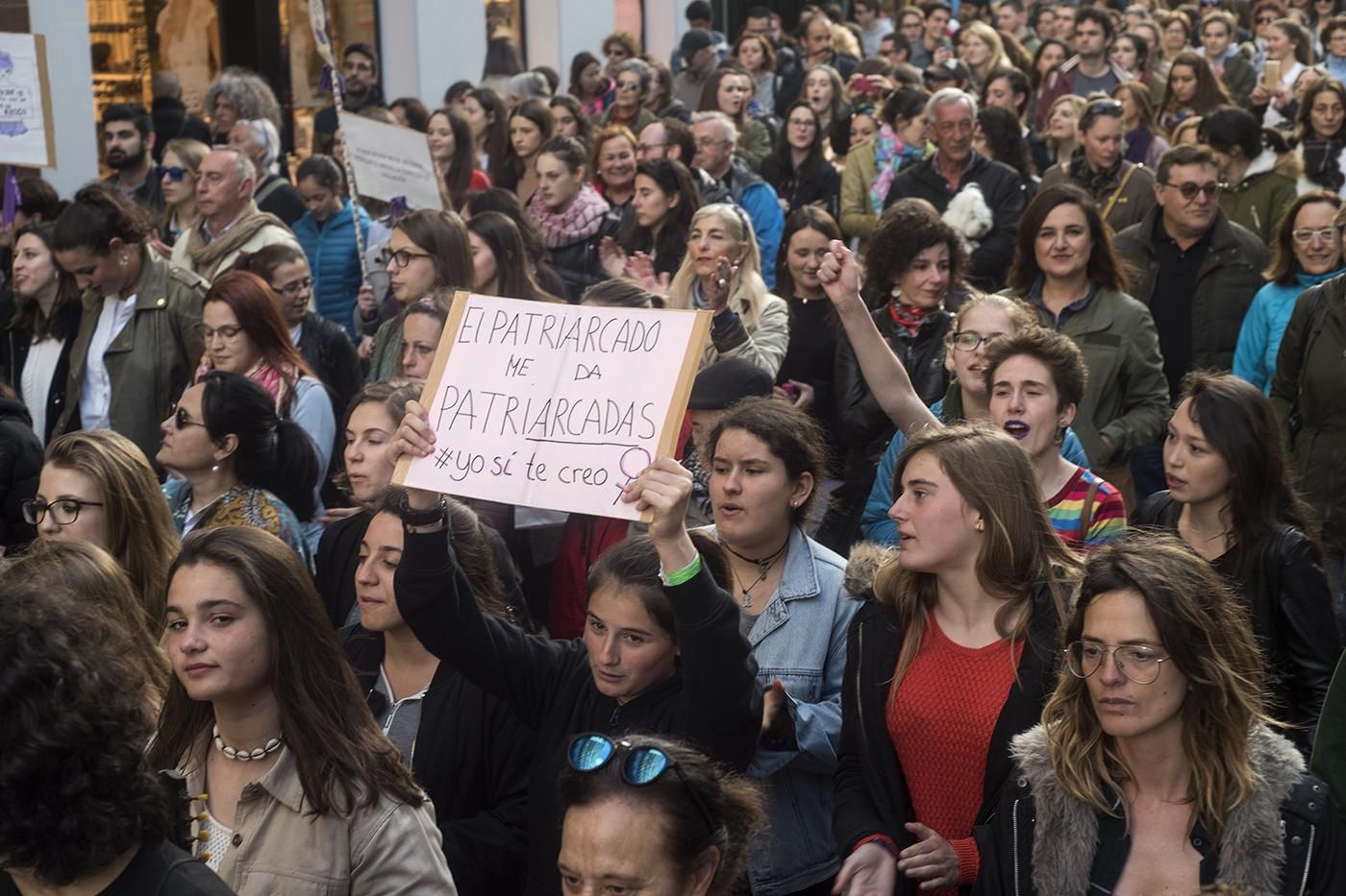 Manifestación feminista contra la sentencia de 'la Manada' en Santander. | JOAQUÍN GÓMEZ SASTRE