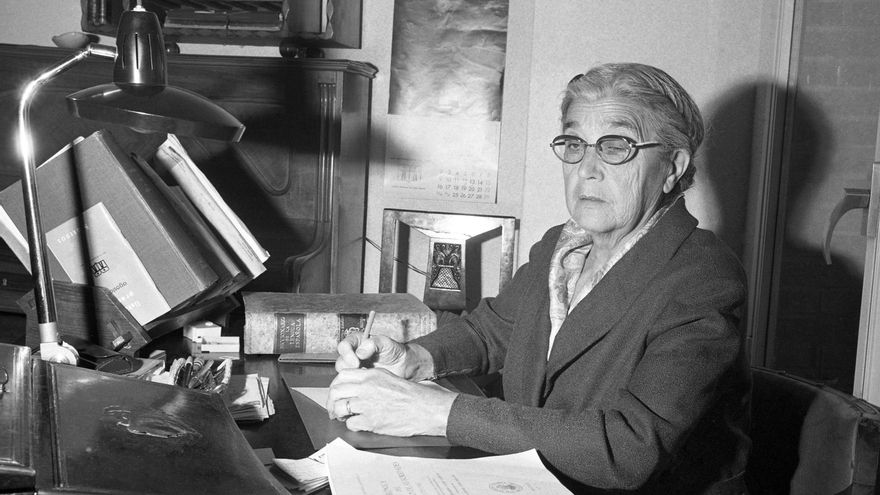 La vida de novela de María Moliner, "devorada" por su diccionario y rechazada por la RAE