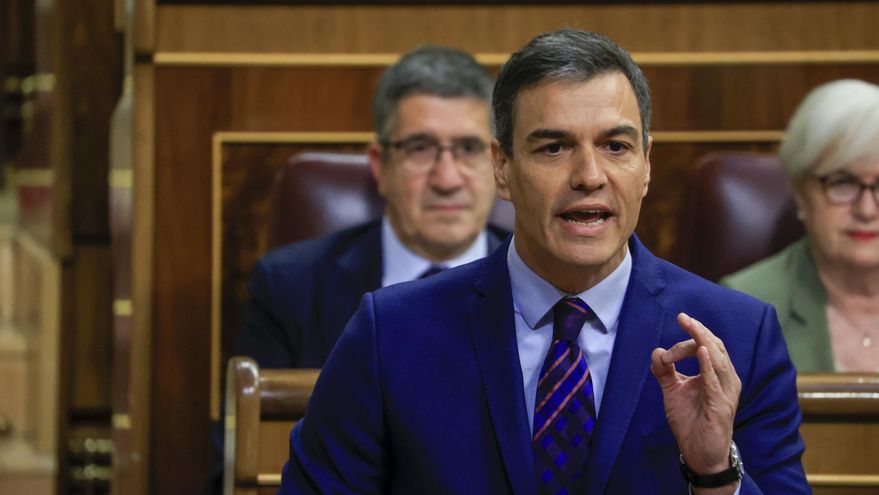 El presidente del Gobierno, Pedro Sánchez, interviene durante la sesión de control en el Congreso de los Diputado este miércoles. EFE/ Zipi