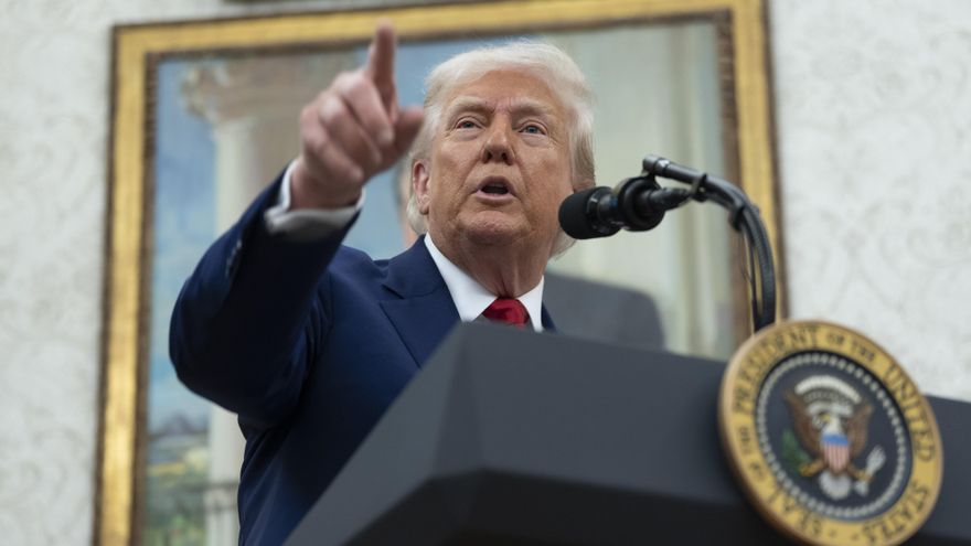 Trump asegura que no se está acobardando en la imposición de aranceles