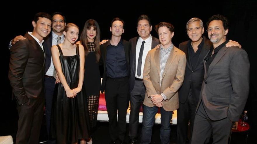 Fotografía cedida por el Toronto Film Festival (TIFF) donde aparecen, (de i-d) Reynaldo Pacheco, Dominic Flores, Zoe Kazan, Sandra Bullock, Scoot McNairy, Louis Arcella, David Gordon Green, George Clooney y Grant Heslov durante su participación en la edición de septiembre de 2017.