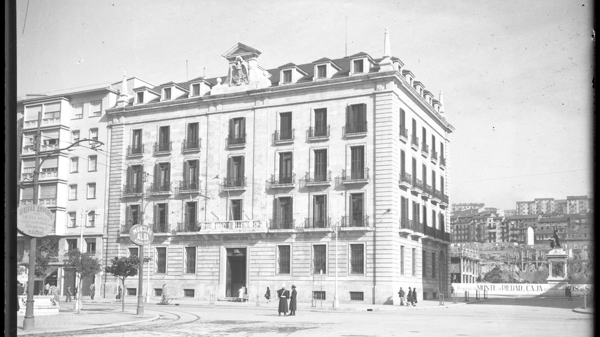 Tronos, vidrieras y un ejemplar de la Constitución: Delegación del Gobierno de Cantabria proyecta catalogar sus bienes