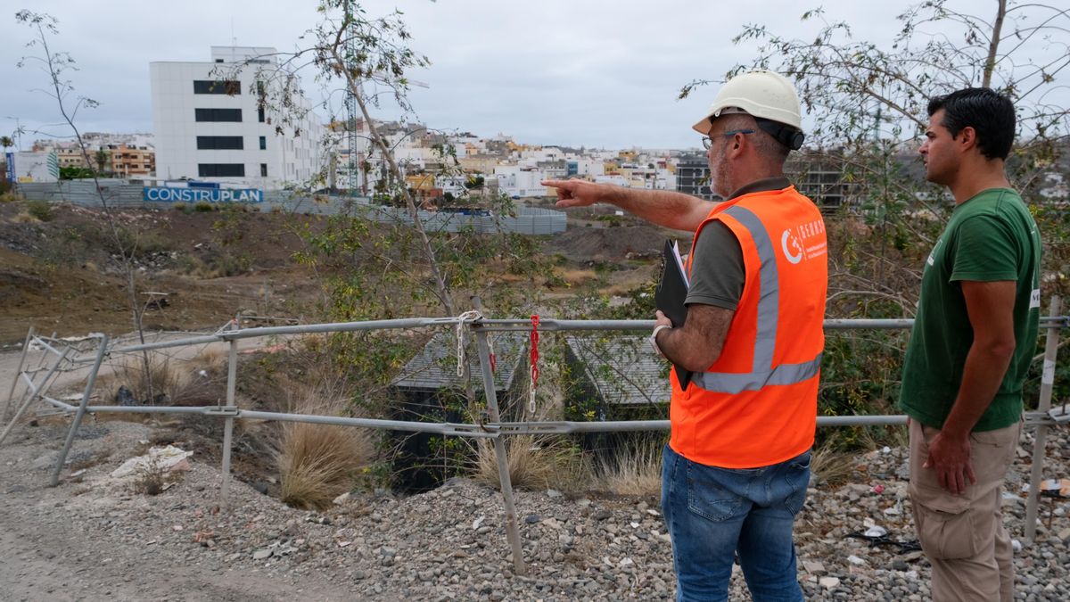 Técnico de Geursa, junto a operario de Medio Ambiente del Cabildo.