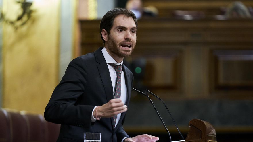 Archivo - El diputado de UPN, Sergio Sayas, interviene en una sesión plenaria en el Congreso de los Diputados, a 23 de noviembre de 2021, en Madrid, (España).