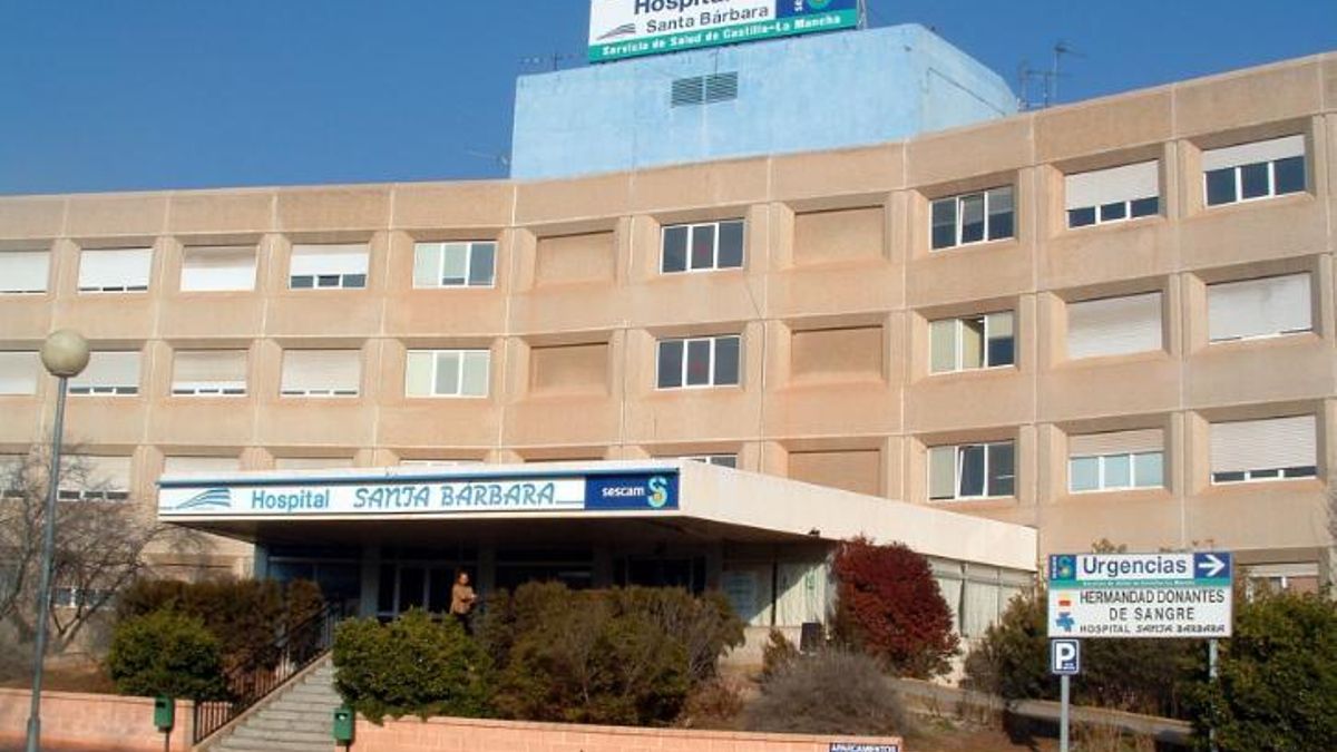 Un incendio de cableado obliga a desalojar a 50 personas en Puertollano y deja una mujer de 101 años afectada
