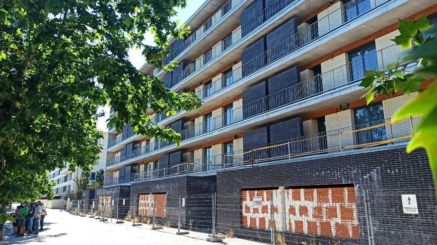 Bloque de viviendas de la Junta en la calle Río Guadalmena