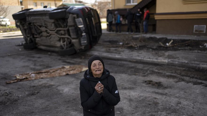 Tanya Nedashkivs'ka, de 57 años, lamenta la muerte de su esposo, asesinado en Bucha