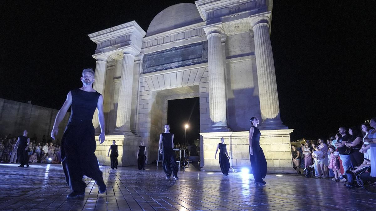 Noche del Patrimonio 2026 la compañía La Normal presenta en la Puerta del Puente Liminal