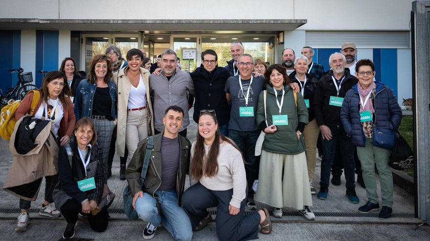 El PP logra que EH Bildu y Vox tengan que recortar los carteles de sus apoderados en los colegios por ser propaganda