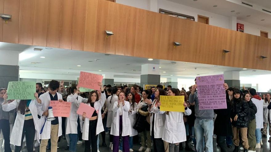 Formarse entre dos hospitales: alumnos de Medicina de Albacete y Ciudad Real se niegan al "trasvase" a Toledo
