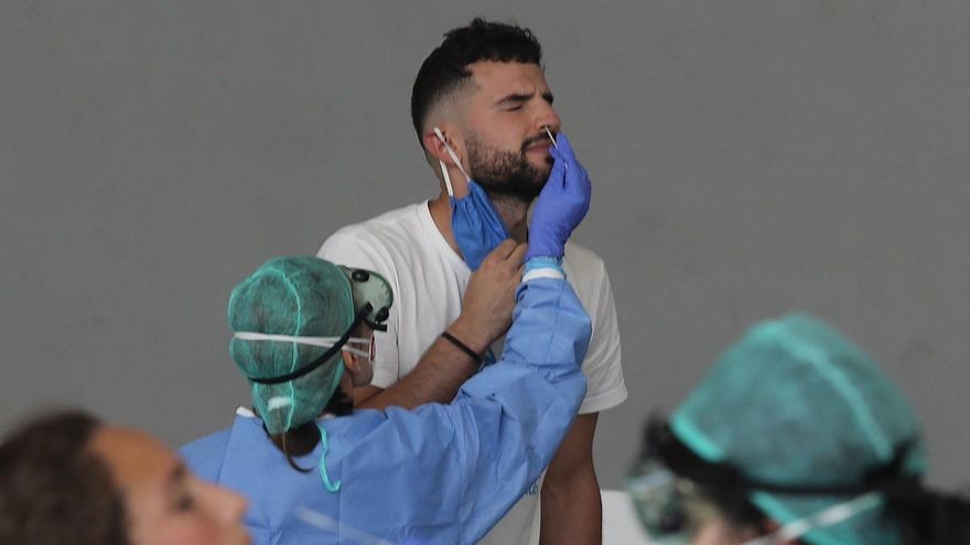Madrid inicia los test aleatorios de covid-19 en las zonas más castigadas. EFE/ Gorka Estrada