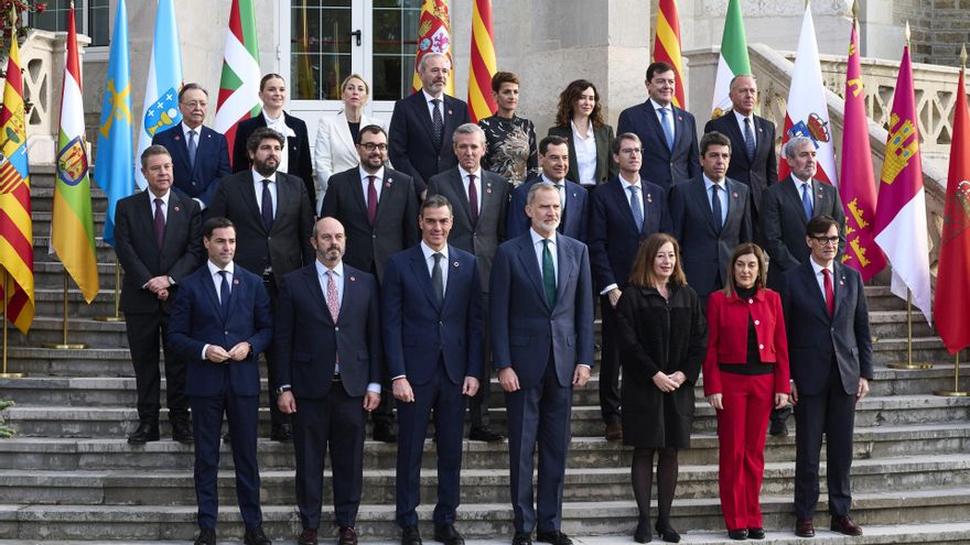 Archivo - Foto de familia de la XXVII Conferencia de Presidentes, en el Palacio de la Magdalena, a 13 de diciembre de 2024, en Santander, Cantabria (España).