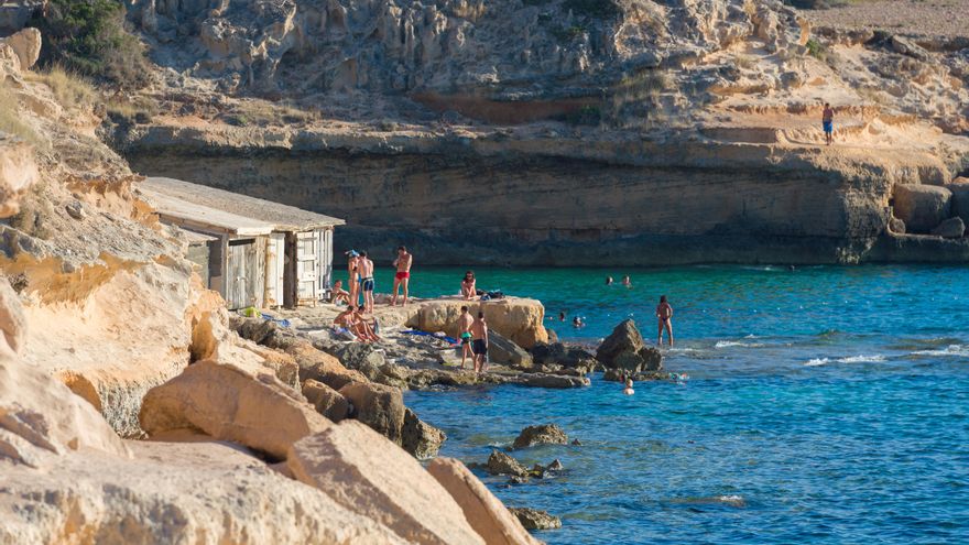 El Dedo de Dios, Moon Beach o Cueva de la Luz: el turismo e Instagram cambian los topónimos de las calas de Ibiza