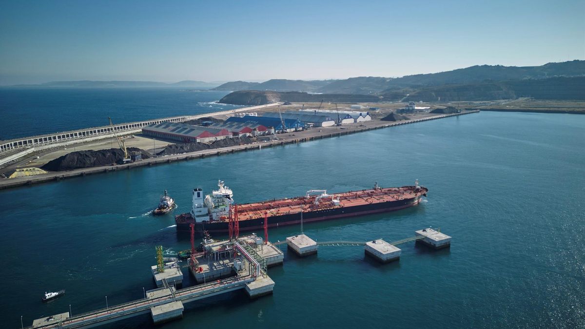 Repsol y la Autoridad Portuaria de A Coruña aprueban el traslado definitivo de tráfico al puerto exterior