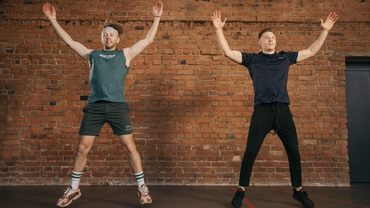 Los circuitos con saltos en estrella pueden ser una forma divertida de hacer cardio.