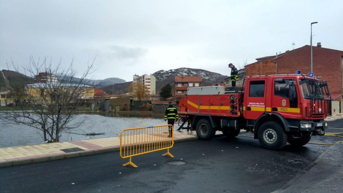 FOTOS | Un 'río de carbón' inunda La Robla por la crecida de una docena de caudales