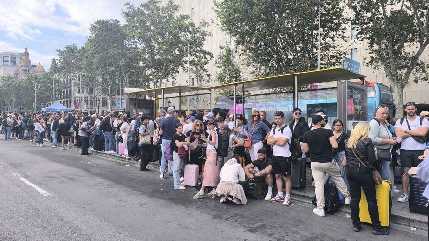 Largas colas en Barcelona.