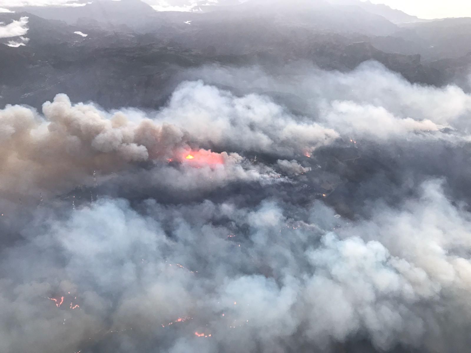 Incendio de Gran Canaria desde el helicóptero de la Guardia Civil