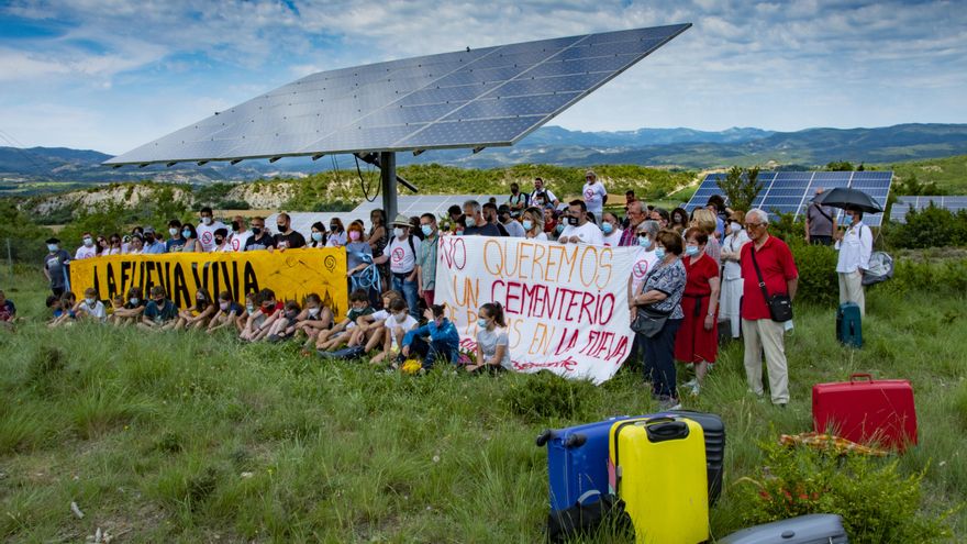 Un valle de Huesca clama contra los parques fotovoltaicos que quieren ahogarlo “bajo un pantano de cristal y chapa”
