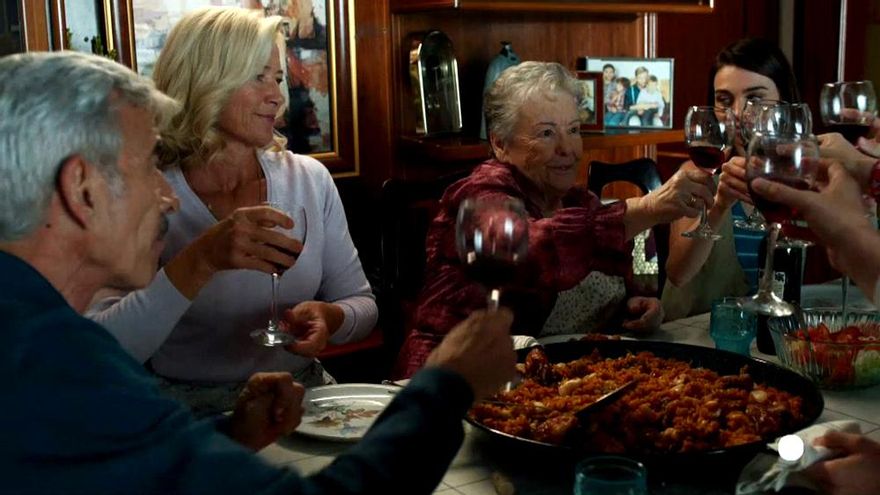 'Cuéntame cómo pasó' lanza la primera promo de su "caldeado" regreso a TVE