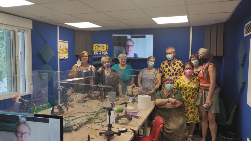 Las lideresas de Villaverde en el estudio de OMC Radio