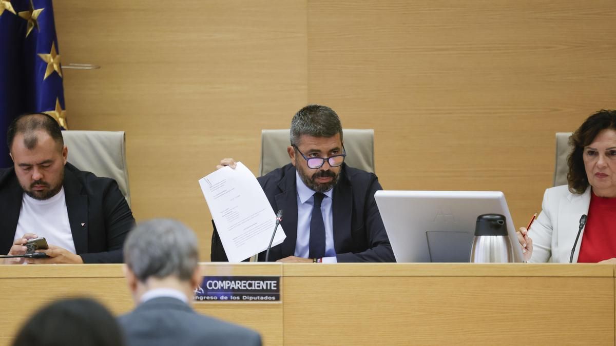 Las 9 preguntas de las víctimas de la dana a Mazón: "¿Qué pasa cuando el piloto de un avión desaparece en pleno vuelo?"