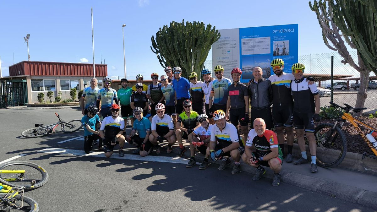 Los participantes de la carrera organizada por Endesa y su organizadores.