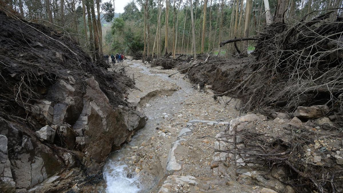 La Xunta descarta la contaminación tras romperse una balsa minera mientras ecologistas denuncian un delito medioambiental