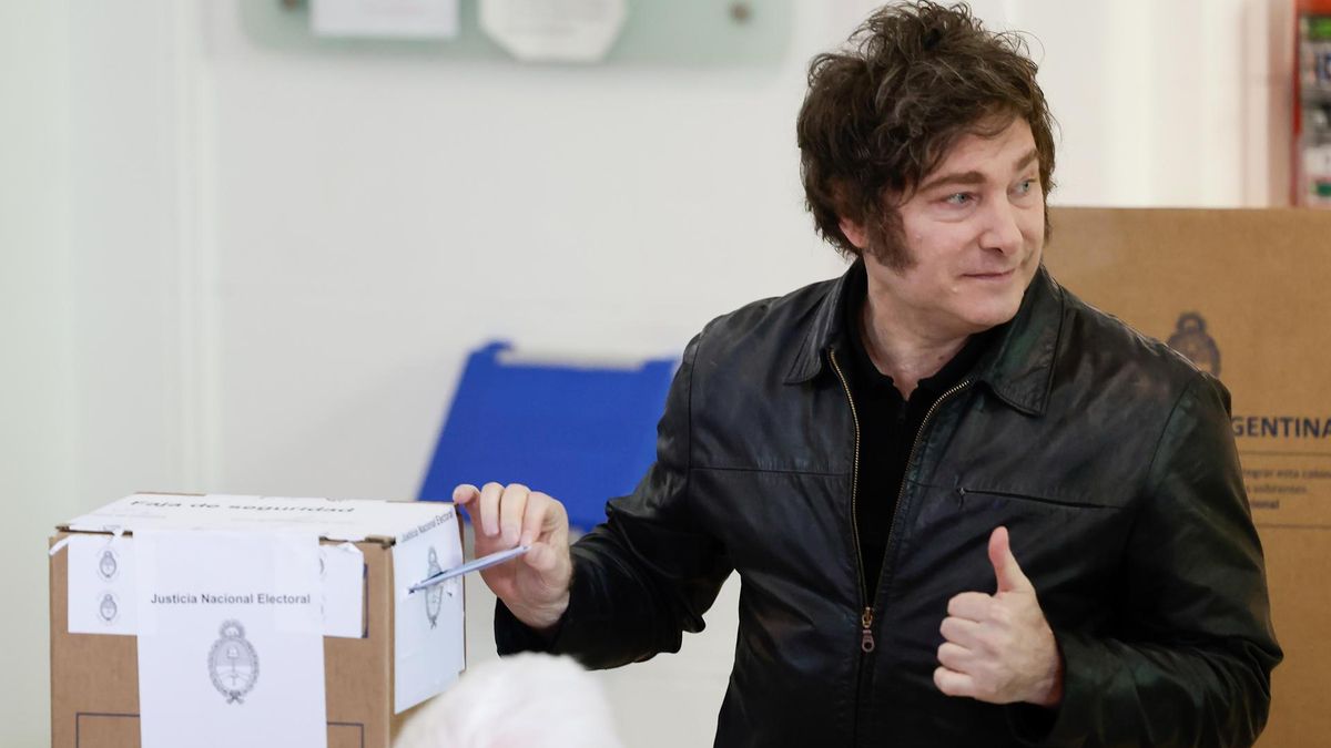 Javier Milei votó en Almagro.