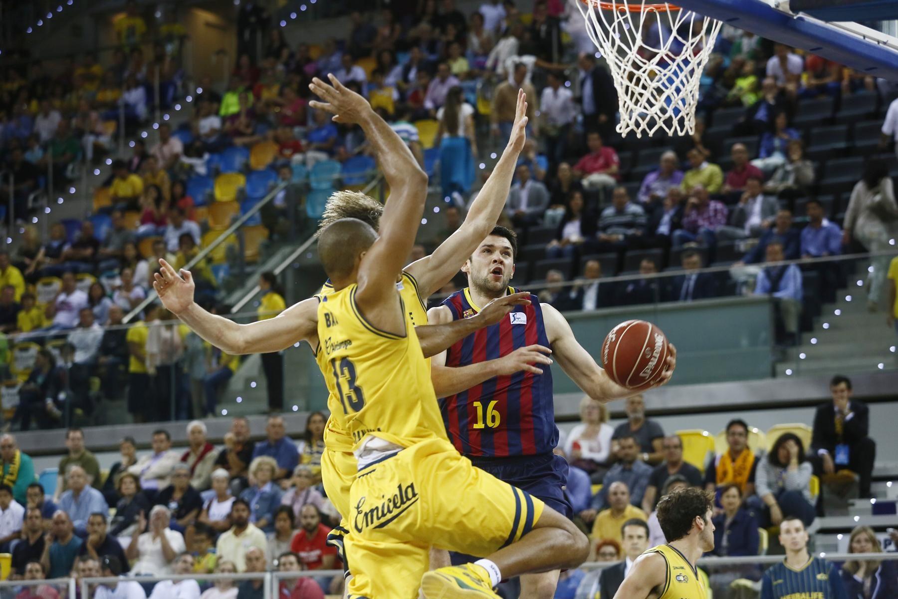 Inauguración del Gran Canaria Arena con el partido entre el Herbalife Gran Canaria y el Fútbol Club Barcelona
