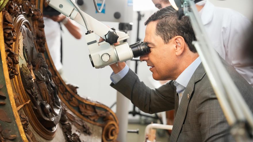 El 'CIS andaluz' aleja más a Moreno de la mayoría absoluta y catapulta a Vox tras la crisis de los cribados de cáncer