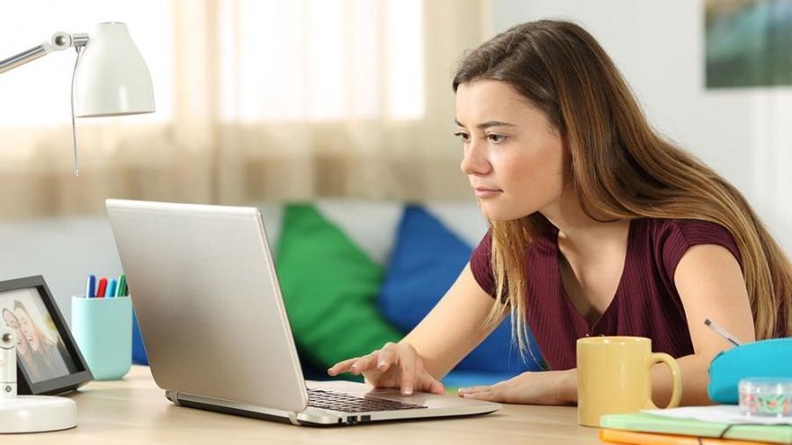 El 80% de las mujeres argentinas recibió imágenes de contenido sexual sin consentimiento, según una encuesta