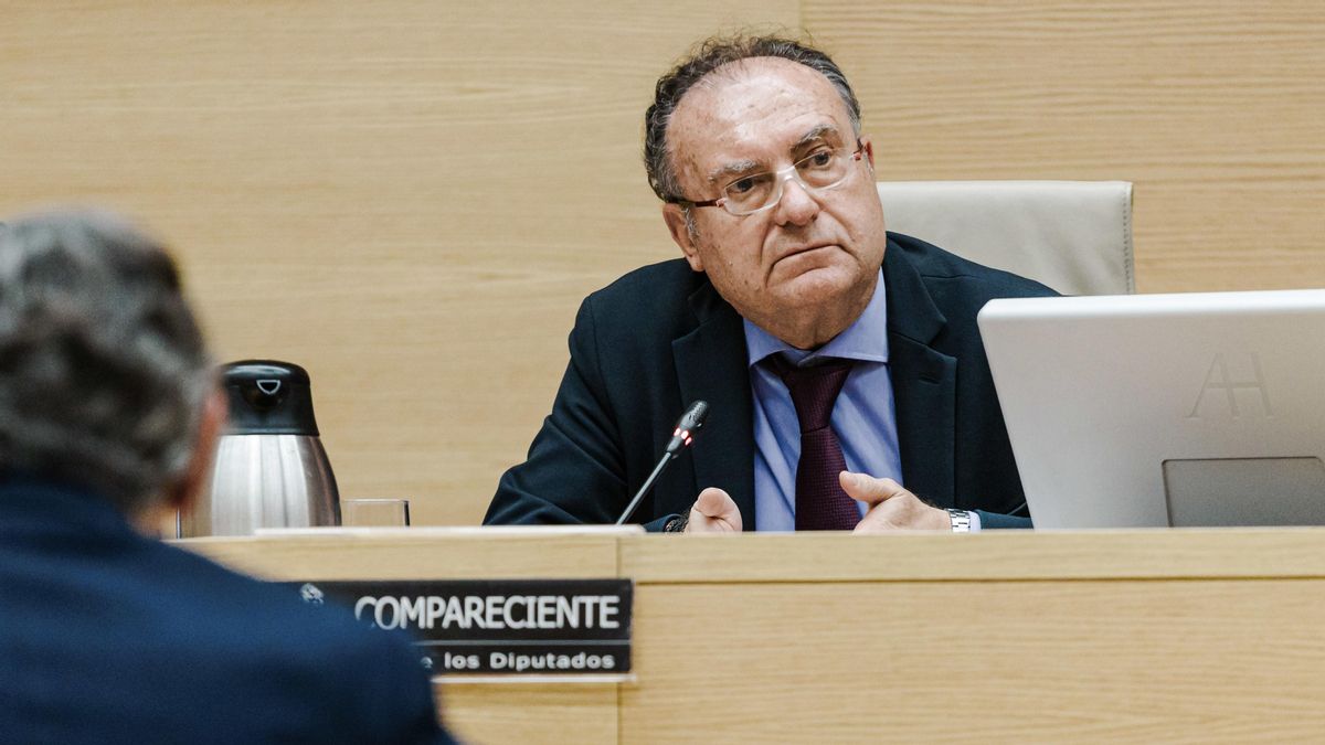 El exjefe de la Unidad de Delicuencia Económica y Fiscal (UDEF) de la Policía Nacional José Luis Olivera, durante su comparecencia en la Comisión de Investigación sobre la denominada ‘Operación Cataluña’