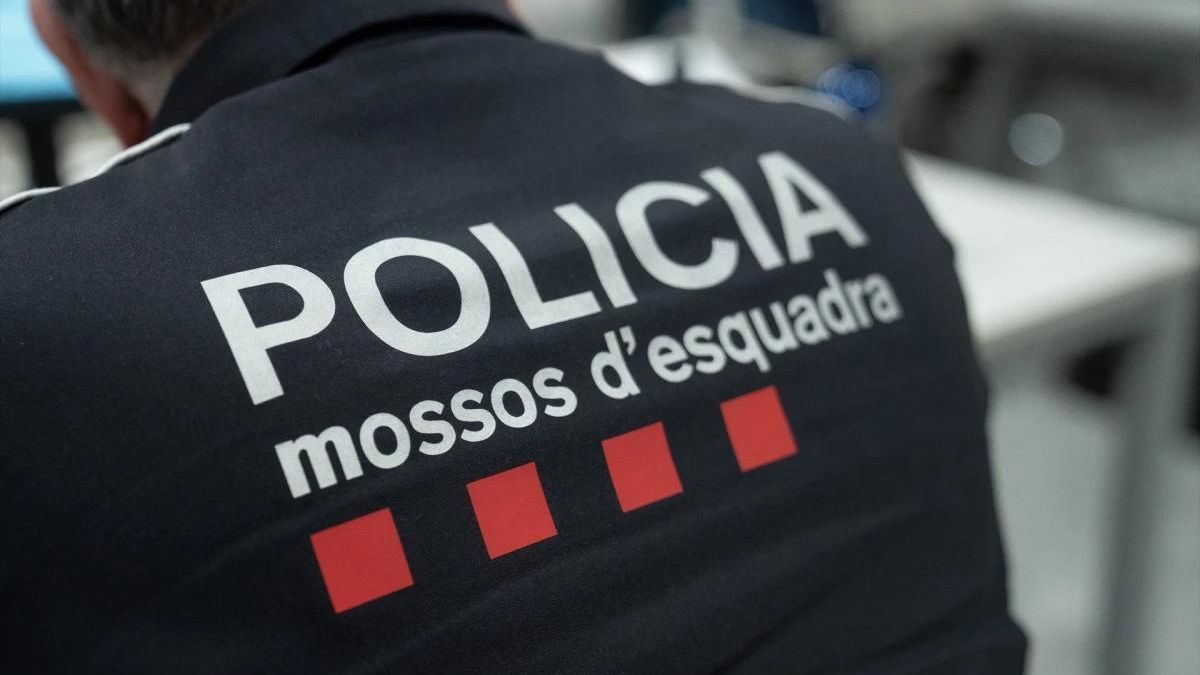 ¿Qué harán los policías en los institutos catalanes? Preguntas y respuestas sobre el polémico plan de la Generalitat