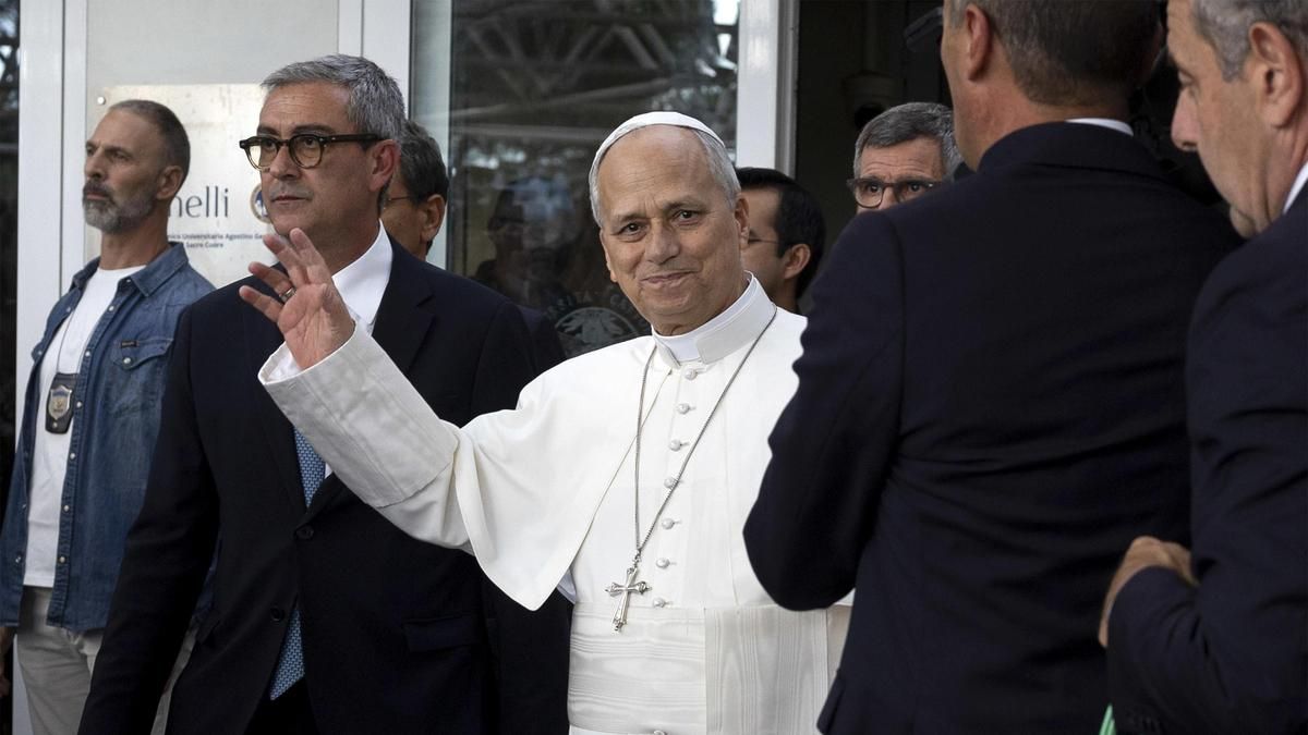El Papa recibe el alta y regresa al Vaticano cuatro días después de su operación