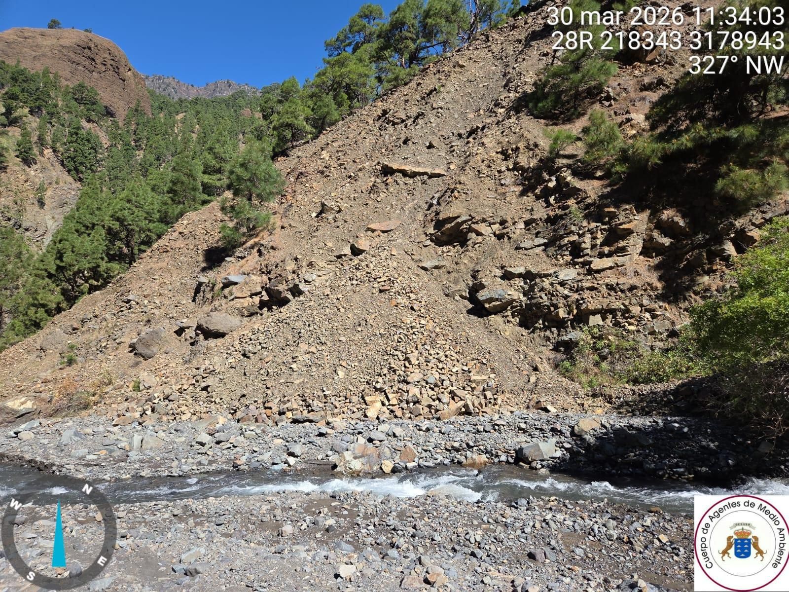 Un desprendimiento  en La Caldera de Taburiente en la zona del cauce del barranco.