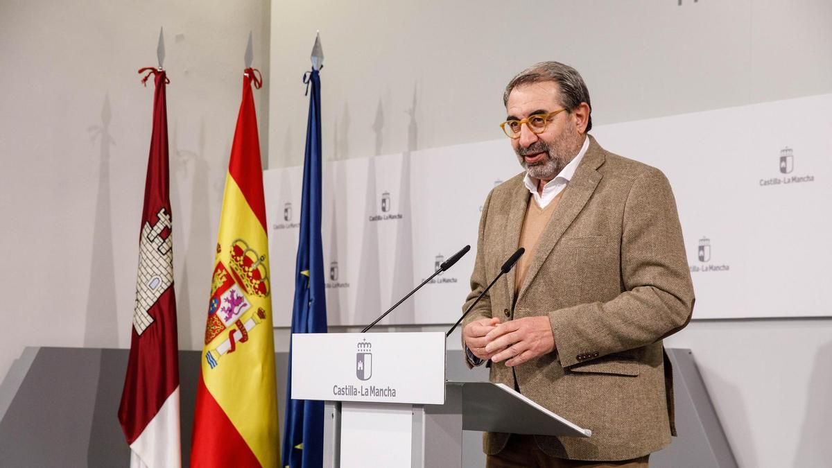 El consejero de Sanidad, Jesús Fernández Sanz
